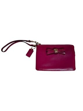 Coach Turnlock Bow Small Wristlet in Cranberry